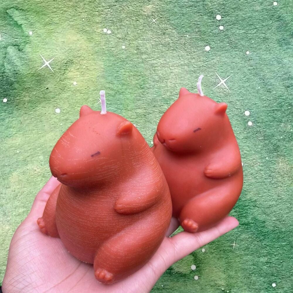 Capybara Candle - Picture 8 of 8
